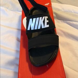 Nike sandals size 7